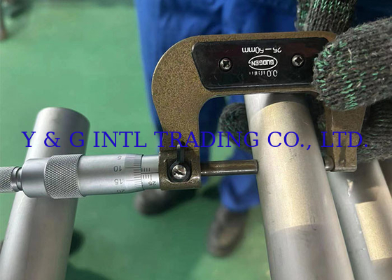 Chất không tinh khiết hàm lượng 1% Lớp titan được đánh bóng chiều dài ống tròn &lt; 15000 mm Bức tường 0,1-10 mm